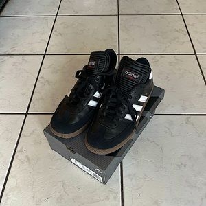Adidas Samba indoor soccer shoes. Men’s size 7 Women’s size 8.5